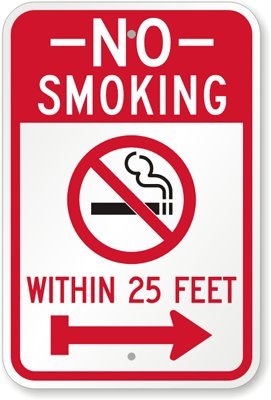 Panneau No Smoking Within 25 Feet flèche droite en aluminium réfléchissant 30x45 cm