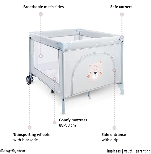 Moby-System Laufstall Baby mit Matratze & Feststellrädern - Faltbares Laufgitter 97 x 100 x 77 cm - Stabiler Rahmen, Anti-Rutsch-Pads, Teddy Bear Design (3 Teile)