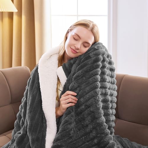 WAVVE Decke Sherpa Kuscheldecke Flauschig Grau - Extra Warme Dicke Weiche Grobe Kordecke Sofaüberwurf, Sofadecke Doppelgesicht, 150x200 cm XL Wolldecke Couchdecke Wohndecke