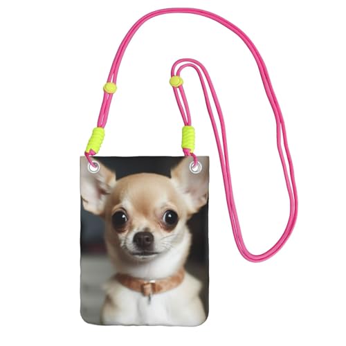 Sac à main avec bandoulière fuchsia pour ranger son téléphone sans s'encombrer