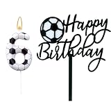 Diseño de Fútbol y Efecto 3D: Nuestras velas de cumpleaños con temática de fútbol presentan un patrón tridimensional realista en blanco y negro. Transforman cualquier pastel o cupcake en un campo de fútbol en miniatura, creando un toque único e impresionante para la fiesta de tu hijo.
