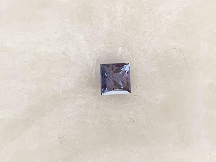 Amazon.co.jp: 天然アレキサンドライト ルース 0.222ct : おもちゃ