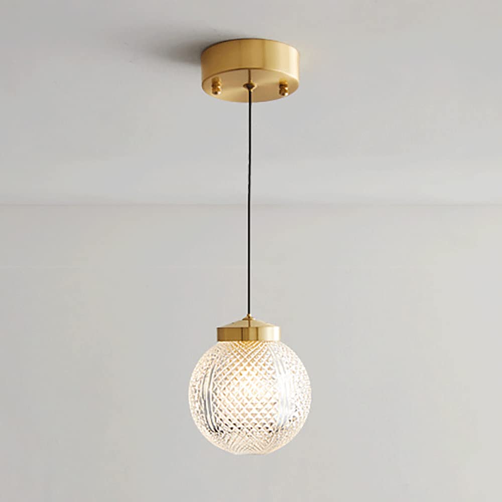 Lampe suspendue en laiton pour créer une ambiance feutrée de chevet dans la chambre
