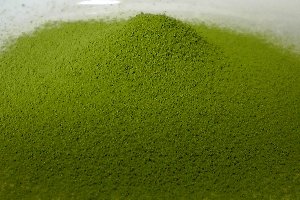 Amazon.co.jp: 【山政小山園の抹茶】抹茶粉末 薄茶 式部の昔 30g缶