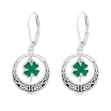 Cadeau de la Saint-Patrick Livré avec un élégant coffret cadeau. Aucun emballage nécessaire. Les boucles d'oreilles trèfle celtique lune sont le parfait bijou de la Saint-Patrick. À chaque tour de tête, vos bijoux celtiques ajouteront la touche de couleur parfaite à votre look, parfait avec votre costume vert préféré
