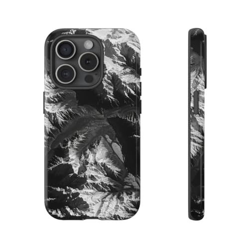 Coque iPhone 15 Pro motif montagne rigide et brillante noir et blanc