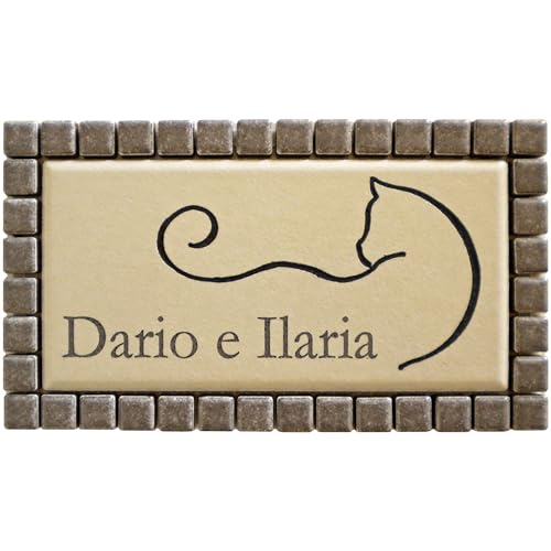 GUIZZO Creart - Targa Personalizzata Nomi/Via in Ceramica, Targhetta Personalizzata Modificabile con Cornice Mosaico, Targhetta Porta Ingresso Numero Civico, Made in Italy 12x7Hcm Beige/Grigio Scuro