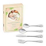 Cubertería Personalizada : Descubra un juego de cubiertos infantiles ideal como regalo personalizado para bebe recien nacido. Perfecto para regalos comunion niña, este set incluye cuchillo, cuchara, cucharita y tenedor con nombre personalizado.