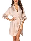 satin bademantel damen weiß 【Einzigartiges Design】3/4-Ärmeln, Elegant und klassisch, V Ausschnitt, kurz geschnitten,mit Taillenbändern und innerem Bindedesign. Die Taillenbänder der Robe sind hinten eingenäht, sodass Sie keine haben sich Sorgen machen, wo Sie den Gürtel verlassen haben. Der Morgenmantel erscheint im femininen Look dank des figurbetonten Bindebandes in der Taille. Der Schlafrock ist ein sexy Muss in Ihrer persönlichen Nachtgarderobe zum Anziehen oder mit schöner Unterwäsche.