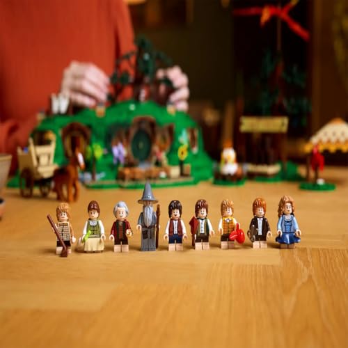 LEGO Icons – Le Seigneur des Anneaux : La Comté (10354) – Diorama avec 9 Minifigurines, 2 017 pièces – Set pour Adultes 18+ – Collection Middle-Earth