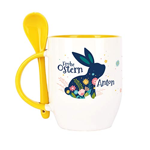 Herz & Heim® Ostergeschenk Löffel-Tasse mit Wunschname Osterhase gelb