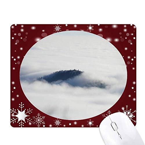 Tapis de souris nature montagne enneigée et forêt de nuages avec finitions durables et précises