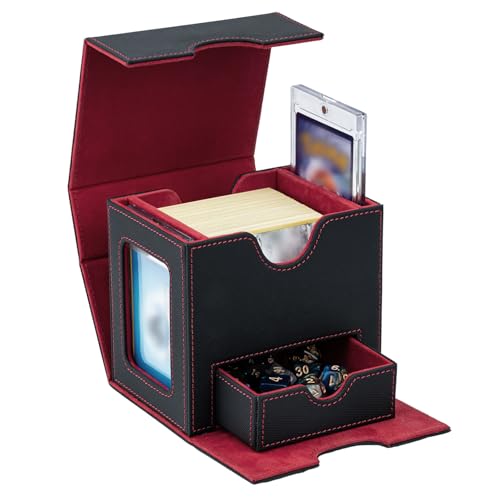 Ampio spazio di archiviazione: la scatola porta-carte offre spazio per oltre 100 carte con doppia bustina, 140 carte con bustina singola o oltre 180 carte senza bustina. L'ampia apertura a forma di U e il design con coperchio ribaltabile consentono di rimuovere facilmente le carte, garantendo un gioco fluido e senza intoppi.
