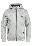Las chaquetas de entretiempo siempre las podrás combinar de modo casual con camiseta y vaqueros pero igualmente de manera elegante con un pantalón chino y una camisa. ¡El cortavientos Pats no debe faltar en ningún vestuario!