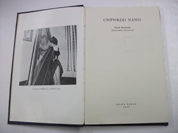 Hardcover Cwpwrdd Nansi [Welsh] Book