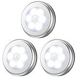 Ahorro de energía súper brillante: con 6 LED en cada luz, las luces nocturnas del sensor son lo suficientemente brillantes como para asegurarse de que nunca tropiece en la oscuridad. El fantástico ahorro de energía garantiza una vida útil extra larga para su luz.