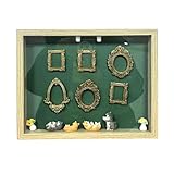 Personnalisez votre affichage : le kit haut de gamme comprend 8 mini cadres dorés élégants et 10 figurines finement fabriquées à la main, vous donnant les outils pour concevoir un mini musée personnalisé qui met en valeur les moments les plus précieux de la vie.