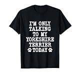 Mantente a la moda con el diseño ingenioso de nuestro diseño temático Yorkie, definitivamente un iniciador de conversación Ideal para los fanáticos de las mascotas, esta tendencia de refranes divertidos asegura estilo y función.