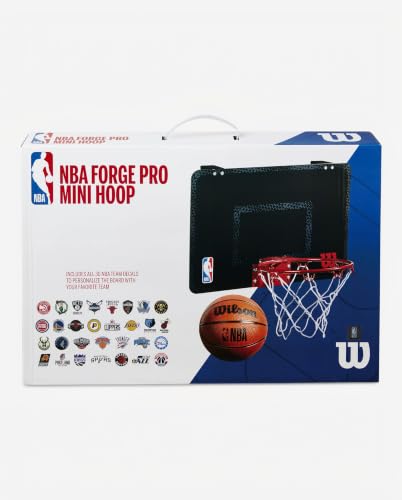 Wilson Mini-panier de Basket, NBA FORGE PRO MINI HOOP, avec Autocollants de toutes les équipes, dimensions du panneau 46 x 28 cm, noir