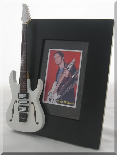 PAUL GILBERT Miniature Guitar Photo Frame - Les Beatles, Paul McCartney, John Lennon, RIngo Starr, George Harrison PAUL GILBERT Miniature Guitar Photo Frame