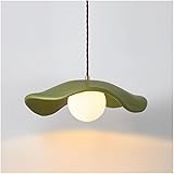 Lustre de . : Dans les chambres, . lustre ajoute une touche d'élégance. Le design de la suspension en forme de fleur de couleur crème complète différents styles de . et crée une atmosphère apaisante et romantique.