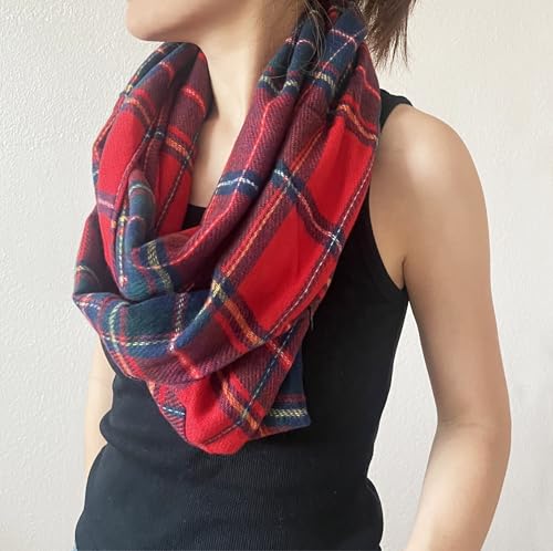 stylesilove Winter Plaid Infinity Scarf with Hidden Zipper Pocket Fashion Travel Scarf for Women and Men4