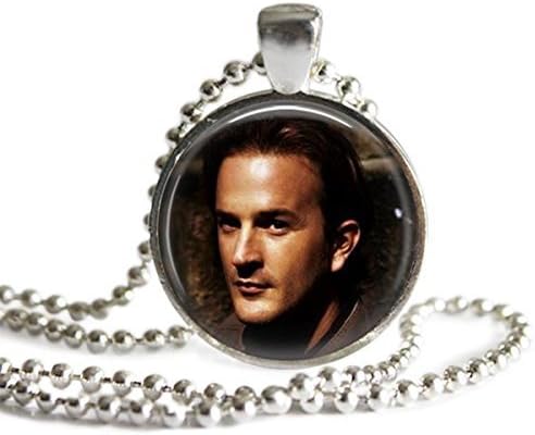 Supernatural Gabriel - Collar con colgante chapado en plata de 1 pulgada