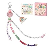 Excellent ajout à la fête : cet ensemble est plus qu'un simple cadeau, il fait partie du grand jour. Il convient parfaitement à la décoration de la rentrée des classes des garçons et bien sûr pour la fête des filles. Le porte-bonheur sur le sac à dos s'intègre parfaitement dans toute la décoration de rentrée des classes des garçons et fait du premier jour d'école un événement inoubliable