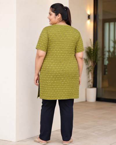 Image of In Love Women's All-Over Printed Cotton Plus Size Longline T-Shirt with Pockets