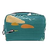 Portátil y ligero: esta bolsa de cosméticos con un tamaño razonable. Con suficiente espacio para almacenar todos sus elementos esenciales de belleza diarios. Y también es muy conveniente de llevar para viajes y negocios.