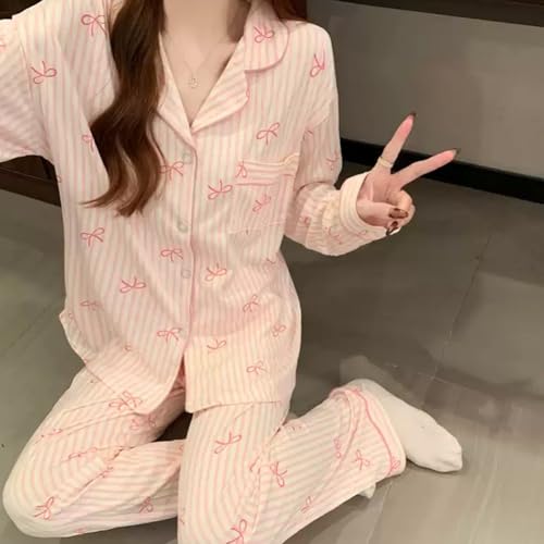 Pyjama rose à nœud papillon idéal comme ensemble décontracté pour maison