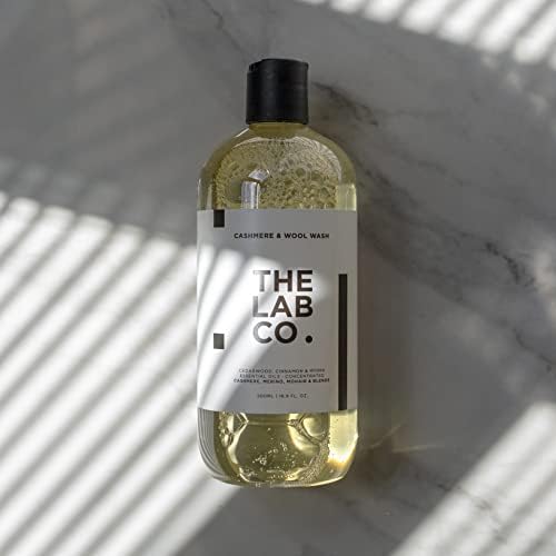 The Lab Co. Cashmere and Wool Laundry Wash 500ml. Non-Bio washing detergent for woollens to be use in your washing machine or handwashing. Scented with Cinnamon, Myrrh and Cedarwood. Up to 32 washes.