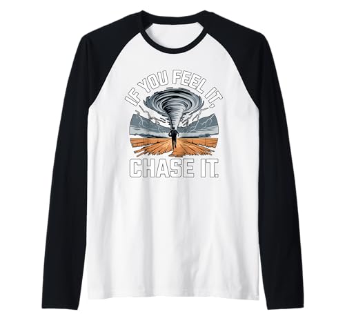 If You Feel it Chase it Storm Chaser Chasing Tornadoe Chaser Raglan Baseball Tee