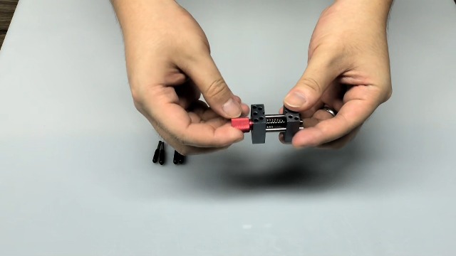 CNRAQR High Precision Mini Vise adjustable up to 1.18inch wide for
