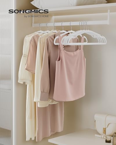 SONGMICS Kleiderbügel Samt, Bügel 50er Set, 43 x 21 cm, Samtbügel rutschfest, breite Schulterkerben, Stange für Hosen, 360° drehbarer Haken, platzsparend, für Garderobe, wolkenweiß CRF039W01