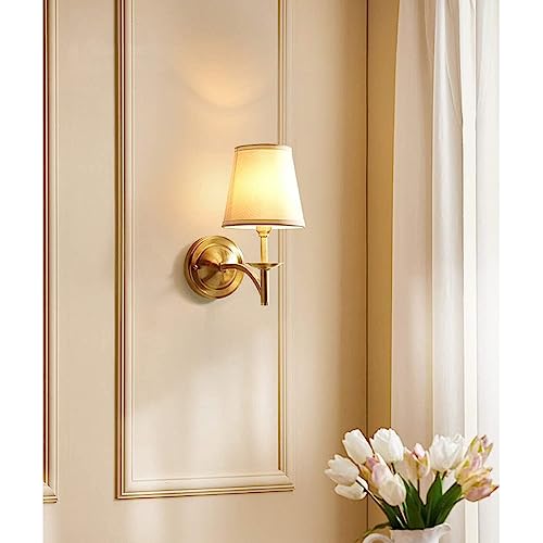 Aplique de pared E14 moderno con pantalla de tambor blanca y acabado latón para dormitorio 4