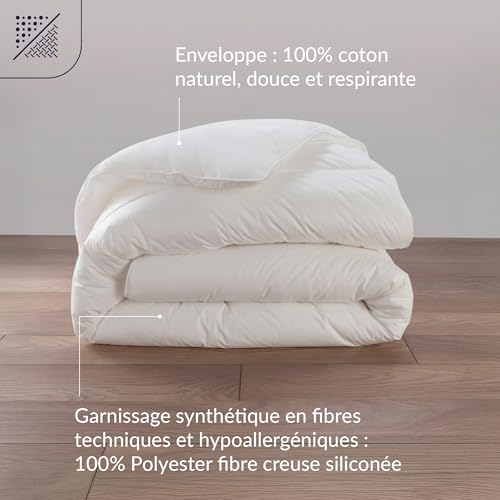 DODO - Couette Tempérée Niagara 240x260 cm - Convient 2 Personnes - Anti-Acariens, Douce, Confortable - Garnissage 100% Polyester Fibre Volupt’air 300G/M2 - Lavable en Machine à 40°C - 4