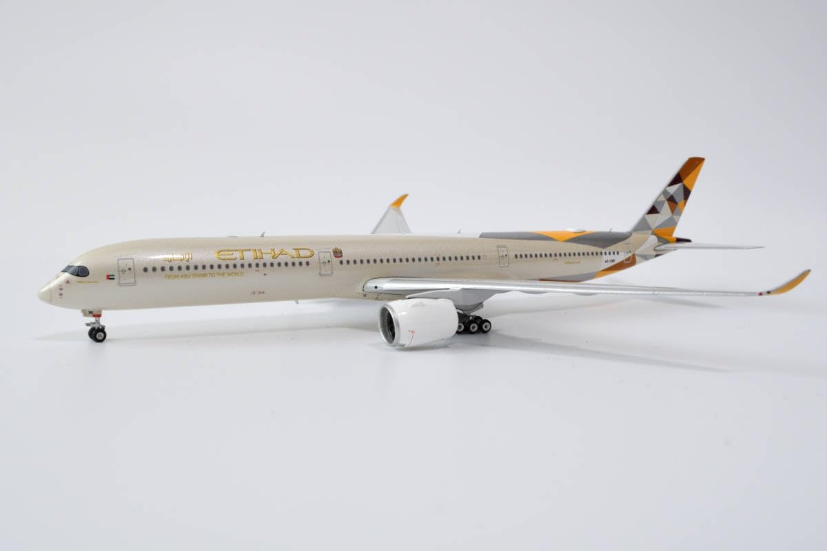 エティハド航空 A350-1000 1/400 Amazon.co.jp: エティハド航空/Etihad A350-1000 1/400 : おもちゃ