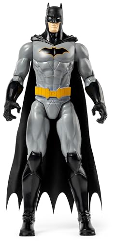 DC Comics BATMAN, Personaggio Batman in Scala 30 cm, con Decorazioni Originali, Mantello e 11 Punti di Articolazione, Giocattoli per Bambini e Bambine, 3+ Anni