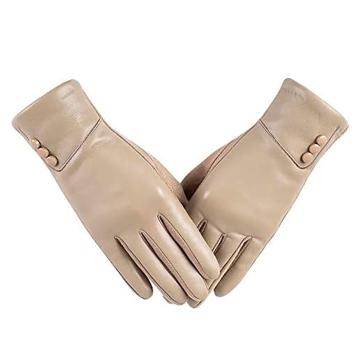 25 Cozy Winter Outfit Ideas for Women (Style Guide) Leather Gloves