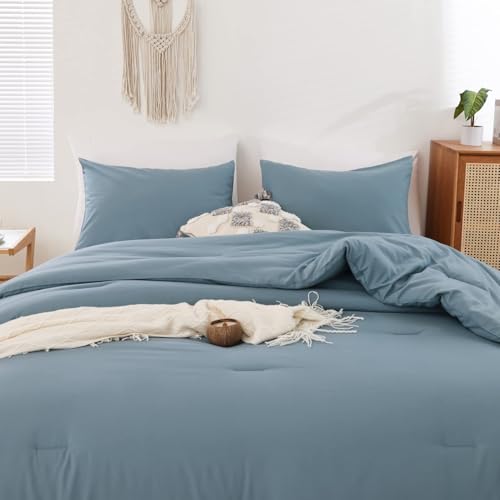 Image of ROSGONIA Oversized King Comforter 120x120, 3pcs Super King Comforter (1 Dusty Blue Comforter & 2 Pillowcases) Lightweight Warm Bedding Blanket Quilt