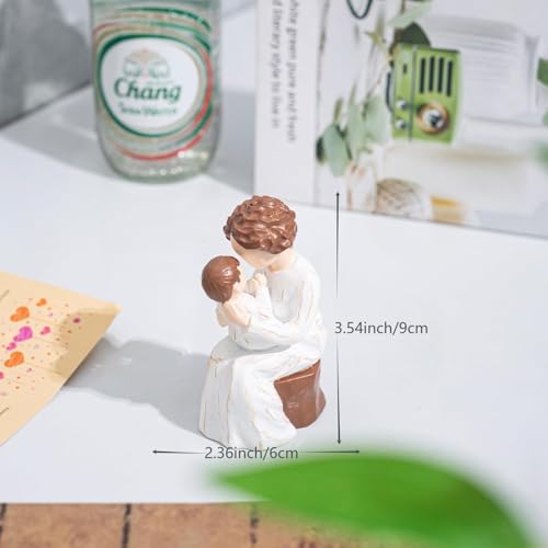 Escultura de resina pintada a mano de abuela con bebé miniatura 2
