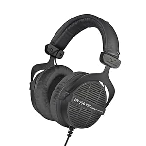 beyerdynamic DT 990 PRO Limited Black Edition 250 Ohm. Einseitig kabelgebundener Over-Ear-Studiokopfhörer für Mixing, Mastering und Editing. Handmade in Germany