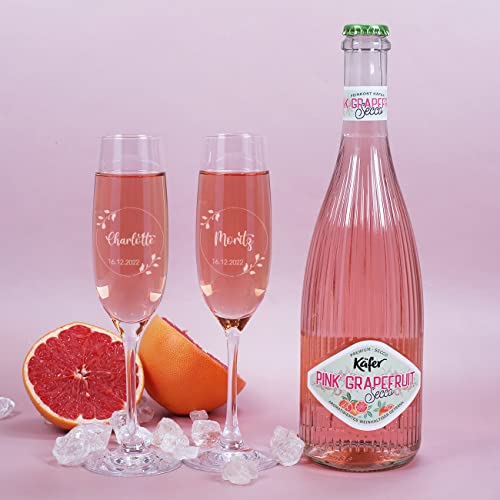 Herz & Heim® Hochzeits-Sekt-Geschenk/gravierte Sektgläser, Fruchtsecco und Geschenkverpackung mit floralem Muster… - Image 4