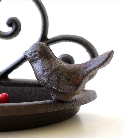 Support d'alimentation pour oiseaux sur une véranda ou un balcon fleuri