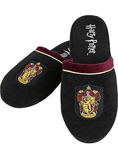Funidelia Zapatillas de estar por casa Gryffindor - Harry Potter para hombre y mujer, Licencia Oficial, Talla 42-45, Hogwarts, Magos. Merchandising para regalar en Navidad y Cumpleaños. | Ya disponible en tu tienda friki favorita! En mundofriki.es! Funidelia Zapatillas de estar por casa Gryffindor - Harry Potter para hombre y mujer, Licencia Oficial, Talla 42-45, Hogwarts, Magos. Merchandising para regalar en Navidad y Cumpleaños. | Ya disponible en tu tienda friki favorita! En mundofriki.es!