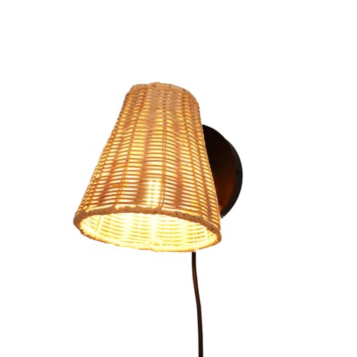 Alpinaluz Aplique de Pared en Mimbre y Bambú con Cable y Enchufe, Foco Orientable, Portalámpara E27 con Interruptor, Estilo Rústico Nórdico para Salón o Dormitorio