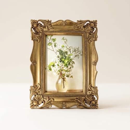 Portarretratos vintage floral que resalta fotos apagadas con un relieve tallado elegante 6
