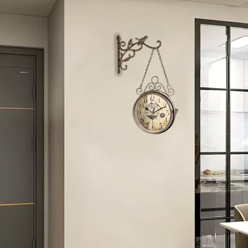 Horloge murale d'angle double face pour optimiser les petits coins