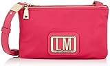 Originale, iconica e super contemporanea. Love Moschino presenta la pre-collezione PE 22. Borse, portafogli e piccoli accessori dominati da forme e design iconici e perfetti per ogni occasione. Scopri la nuova pre-collezione Primavera Estate 2022 firmata Love Moschino e trova l'accessorio giusto, da portare sempre con te.